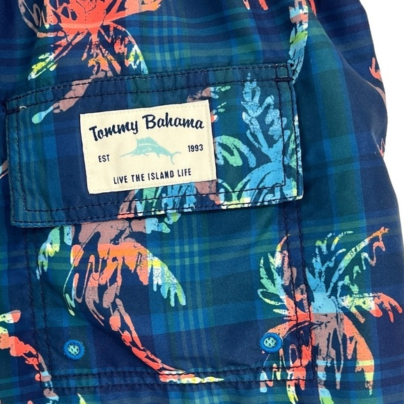 Men's Baja Palm Illusion Print Classic-Fit 9'' Swim Trunks LG. Tommy Bahama - Picture 7 of 8